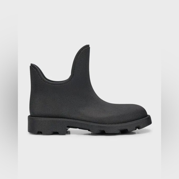 Authentic BURBERRY “Ray Rubber Ankle Boots”
New In Box🔥 - Picture 4 of 6